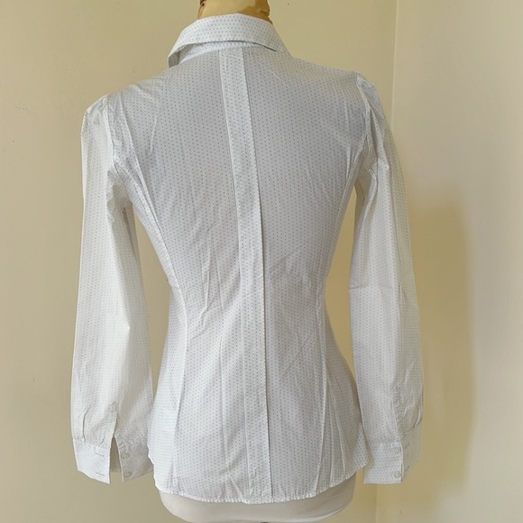 Reiss SZ 6, white with dots long sleeve cotton blend front button shirt. - Picture 3 of 8